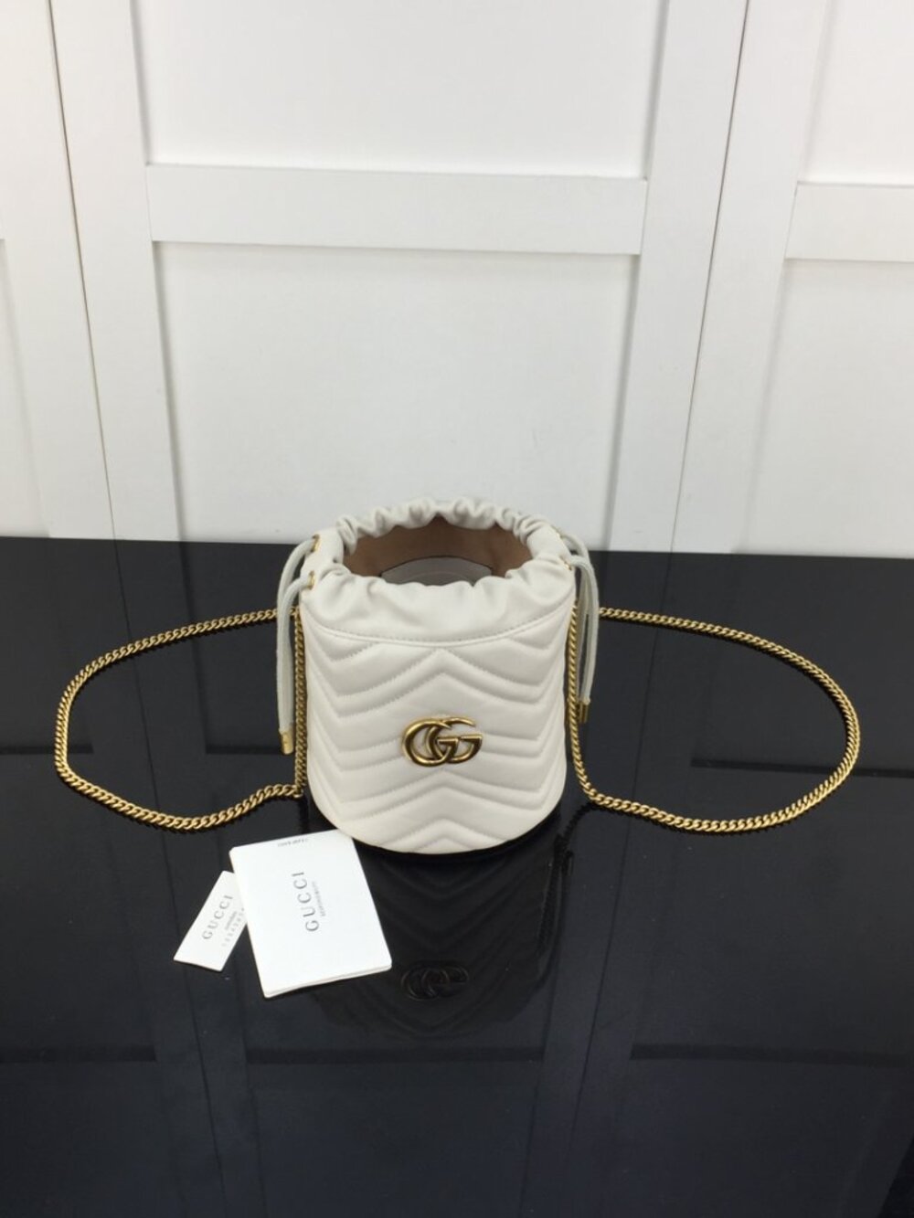 Gucci Cream Crossbody Bag with Gold Accents - Picture 3 of 9